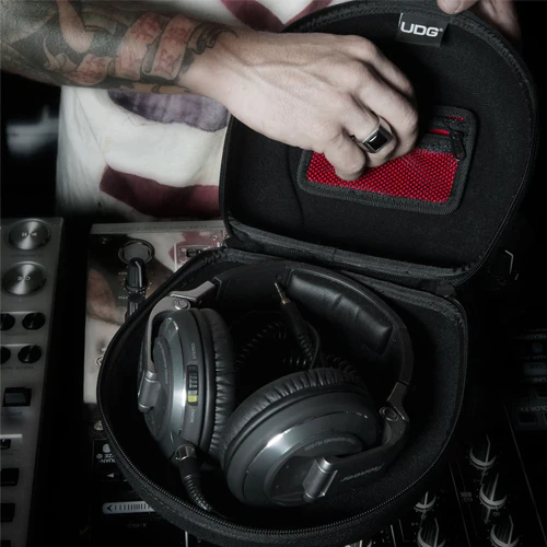 UDG Creator Headphone Case Large Black - U8200BL - Image 4